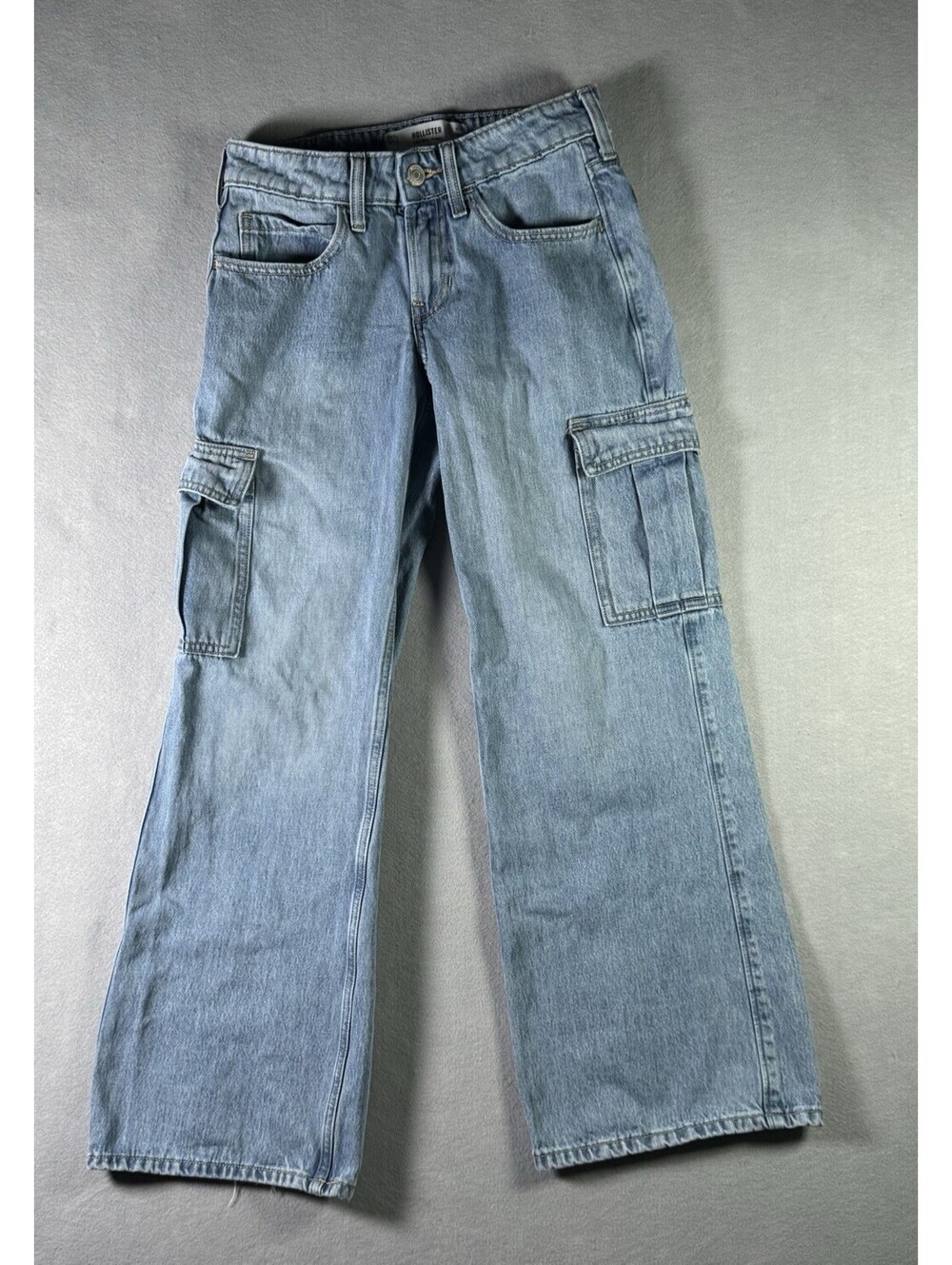 Hollister Low-Rise Baggy Cargo Jeans  Size 000S W23 Short - Picture 2 of 9
